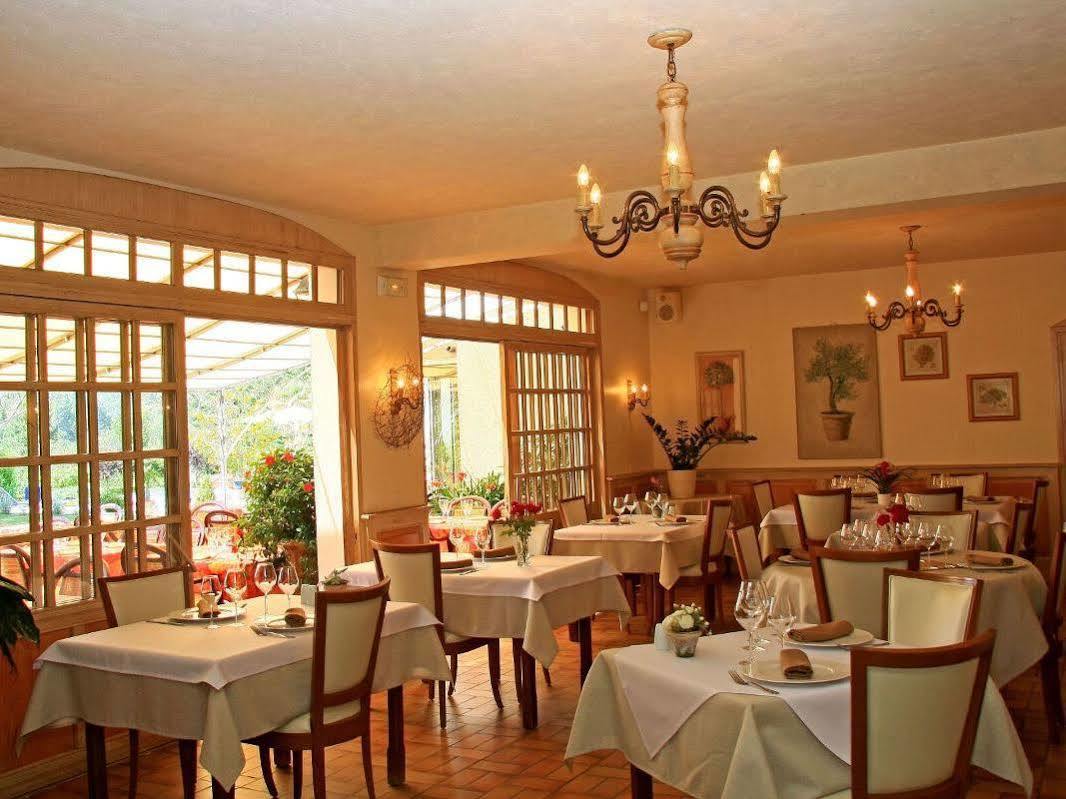 Logis Hotel Restaurant Le Chene Vert Rocher Экстерьер фото